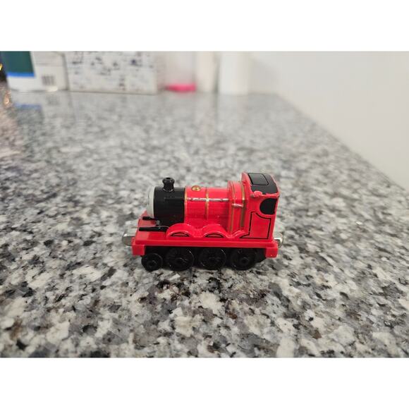 Thomas & Friends | Diecast Railway Train | Red Engine Gullane 2002 James - Picture 3 of 7